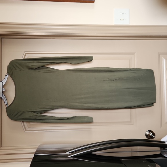 Long sleeve backless dress - Picture 6 of 11